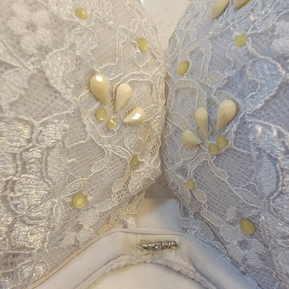 Victoria Secret White Lace Embellished Studded Push Up Bra 36D - Picture 2 of 7